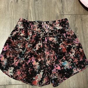 (6) Lululemon Track That Mid-Rise Lined Short